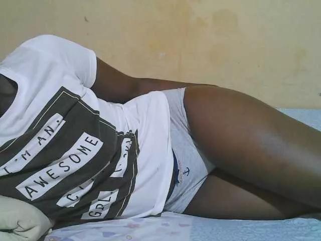 Naked Room african-pussy1 