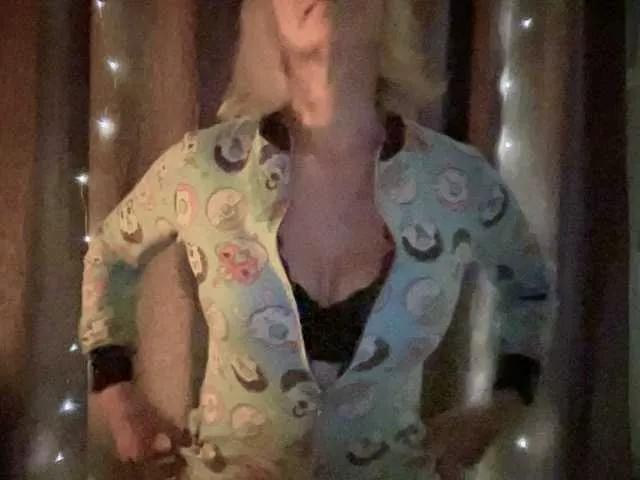 Naked Room Alenkahot 