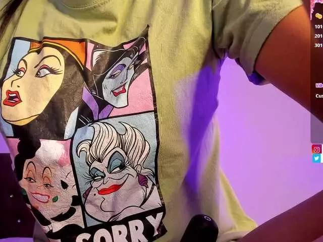 Naked Room Alysson-18 