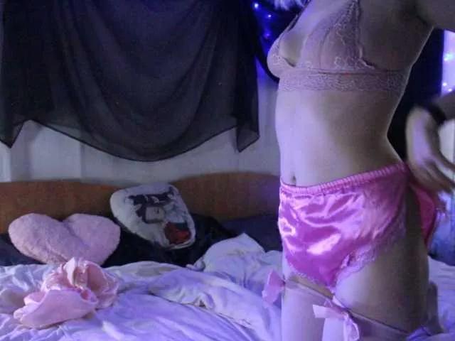 Naked Room Avny-Loki 