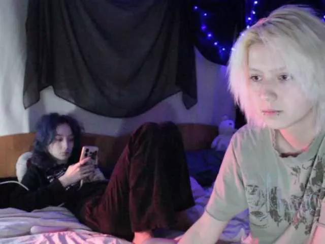 Naked Room Avny-Loki 