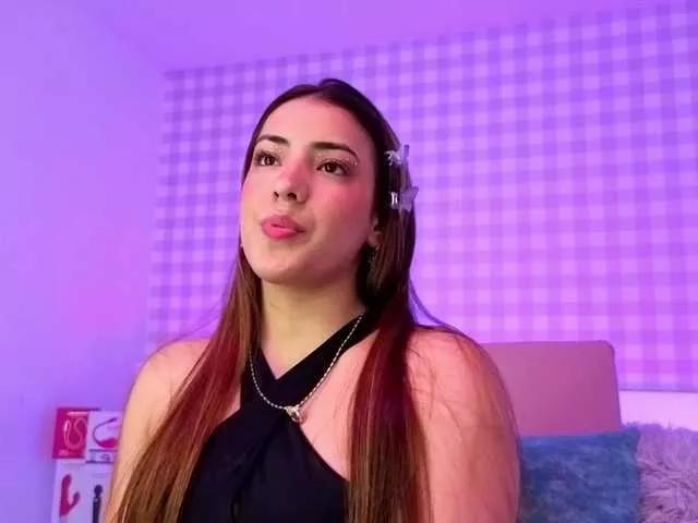 BellaSaint from BongaCams