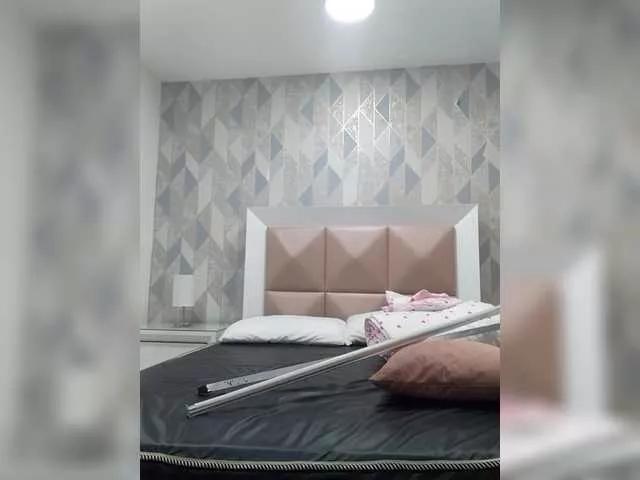 BellaSaint from BongaCams