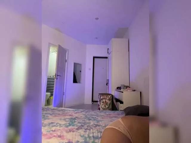 Naked Room Chiculya 