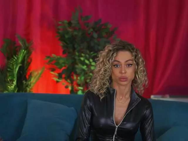Naked Room CurlyNatasha 