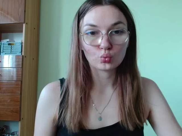 Ellyxcute from BongaCams