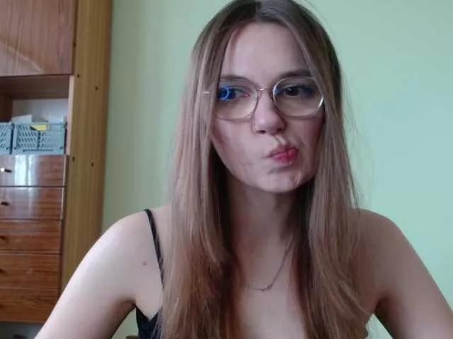 Ellyxcute from BongaCams