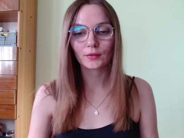 Ellyxcute from BongaCams