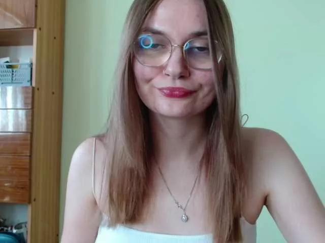 Ellyxcute from BongaCams