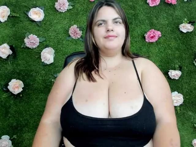 Naked Room HugeTittiess 