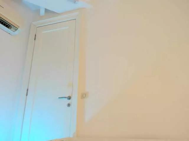 Naked Room kristinanice 