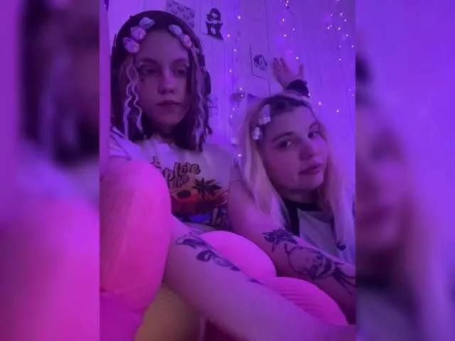 Naked Room Molly-and-Ewa 