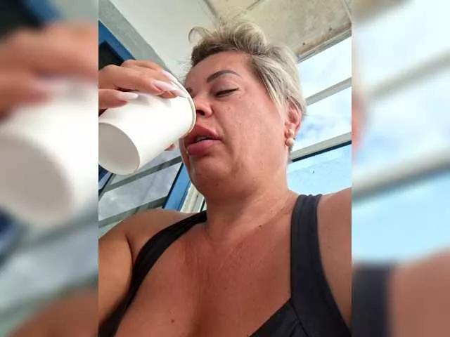 Naked Room murr-kitty 