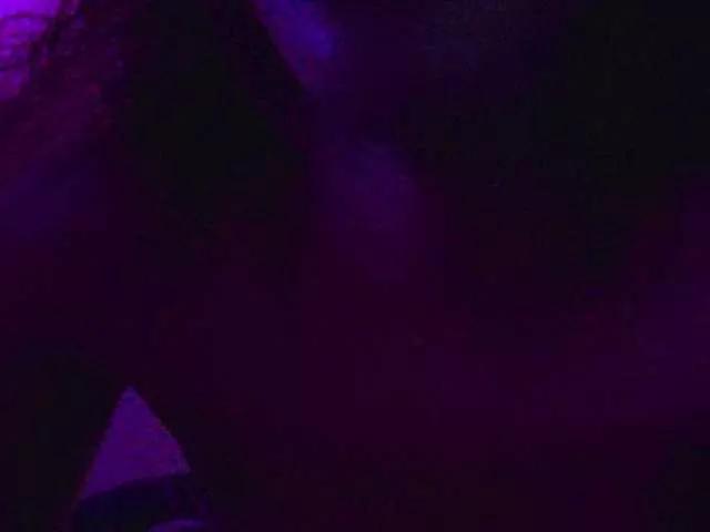 NaiaGils from BongaCams