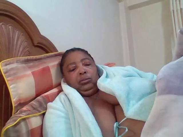 pussylips53 from BongaCams