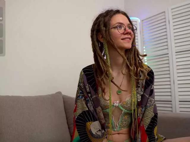 Naked Room Rin-Skylar 