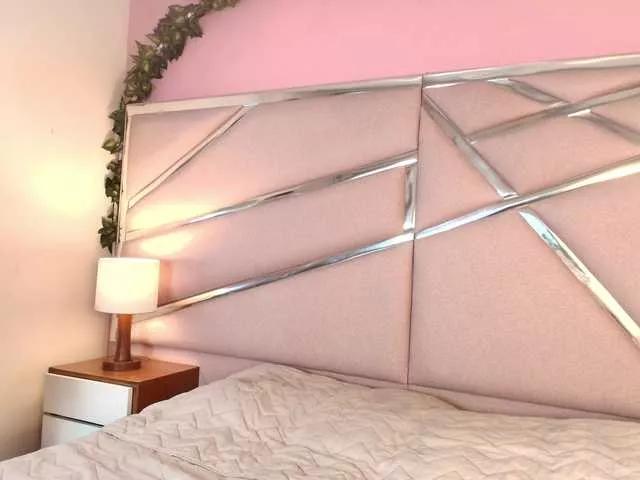 Sarayland from BongaCams