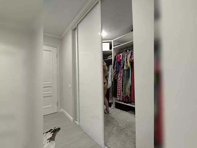 Naked Room XxxSexyMilfxxX 