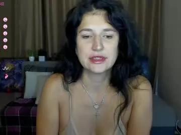 alianna_solo_kiss from Chaturbate