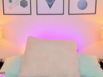 Naked Room arivega 