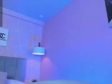 Naked Room dolly_zoe 
