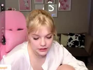 Naked Room maya_blonde18 