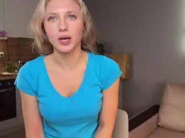 Naked Room roselyn_rose 