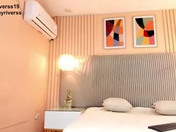 Naked Room samyriverss 