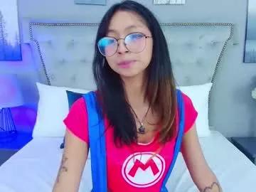 yommi_winx from Chaturbate