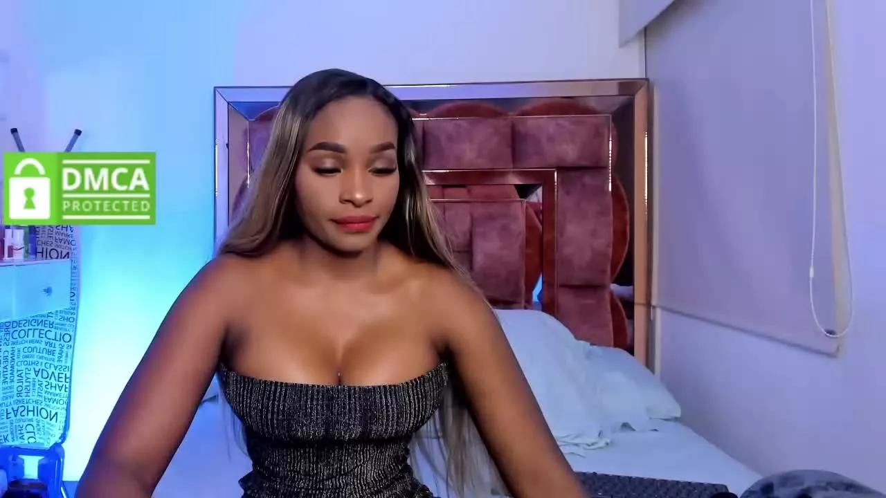Naked Room Mina_Holly 