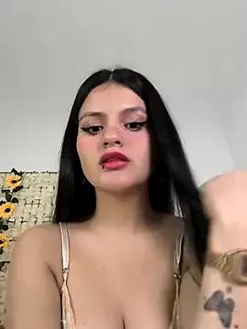 -Loren4- from StripChat is Freechat