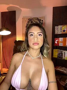 Naked Room _laura_02 