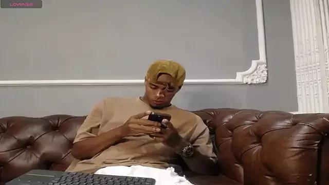 AaronCruz_ from StripChat is Freechat