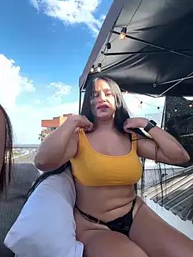 Naked Room Alice_surprise 
