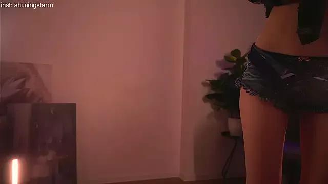 Naked Room alittlestarrr 