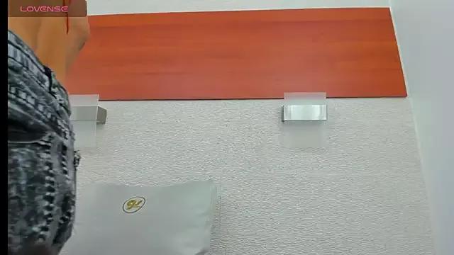 Naked Room allice_green 