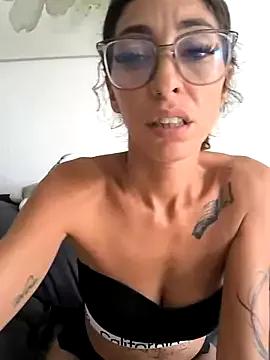Naked Room Amani_thewolf 
