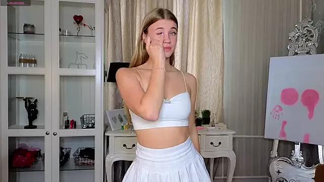 AnneFoxy from StripChat
