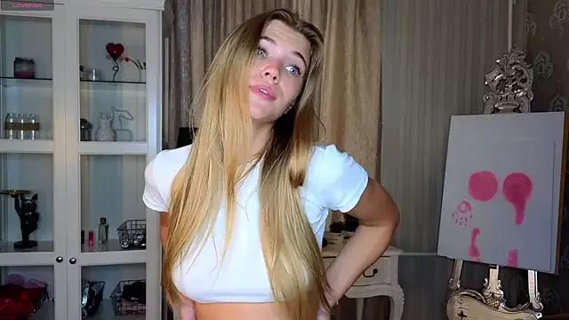 AnneFoxy from StripChat