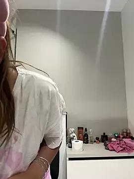 BelleSkye from StripChat