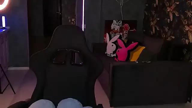 Naked Room Blckmirrorr 