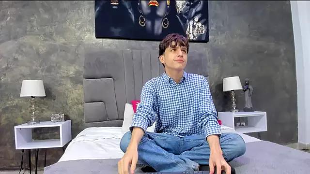 bruce_hans from StripChat is Freechat