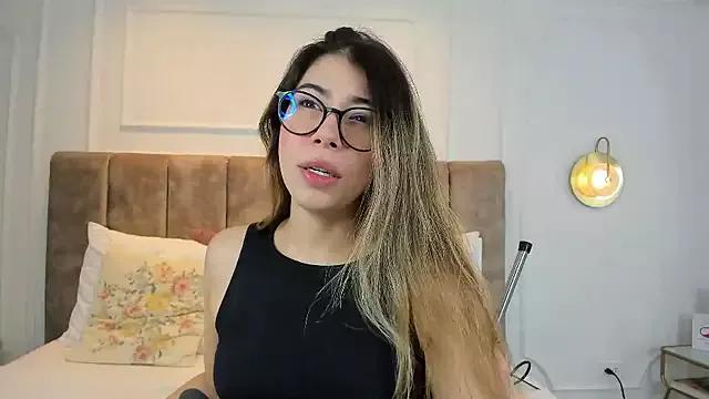 Naked Room Caitlin_Cat 