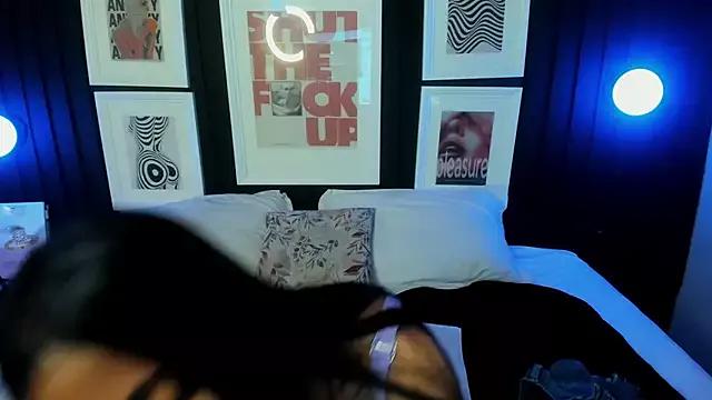 Naked Room chiara_evanns 
