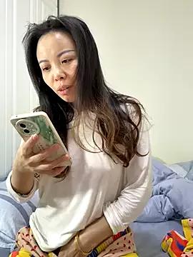 Naked Room chick-888 