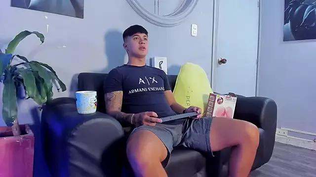Naked Room Cristopher_strong 
