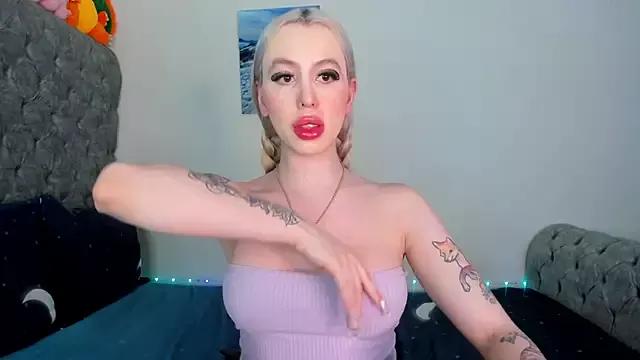 Naked Room dynastydoll35 