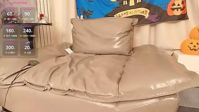 fox-yiyi from StripChat is Freechat