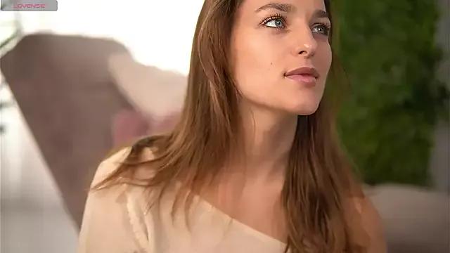 Naked Room FreyaHeart 