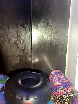 Naked Room JuicyEve 
